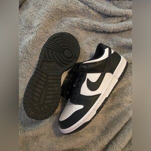 Nike panda dunks low
